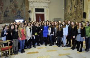 La presidente Boldrini insieme alle studentesse del Liceo Fogazzaro
